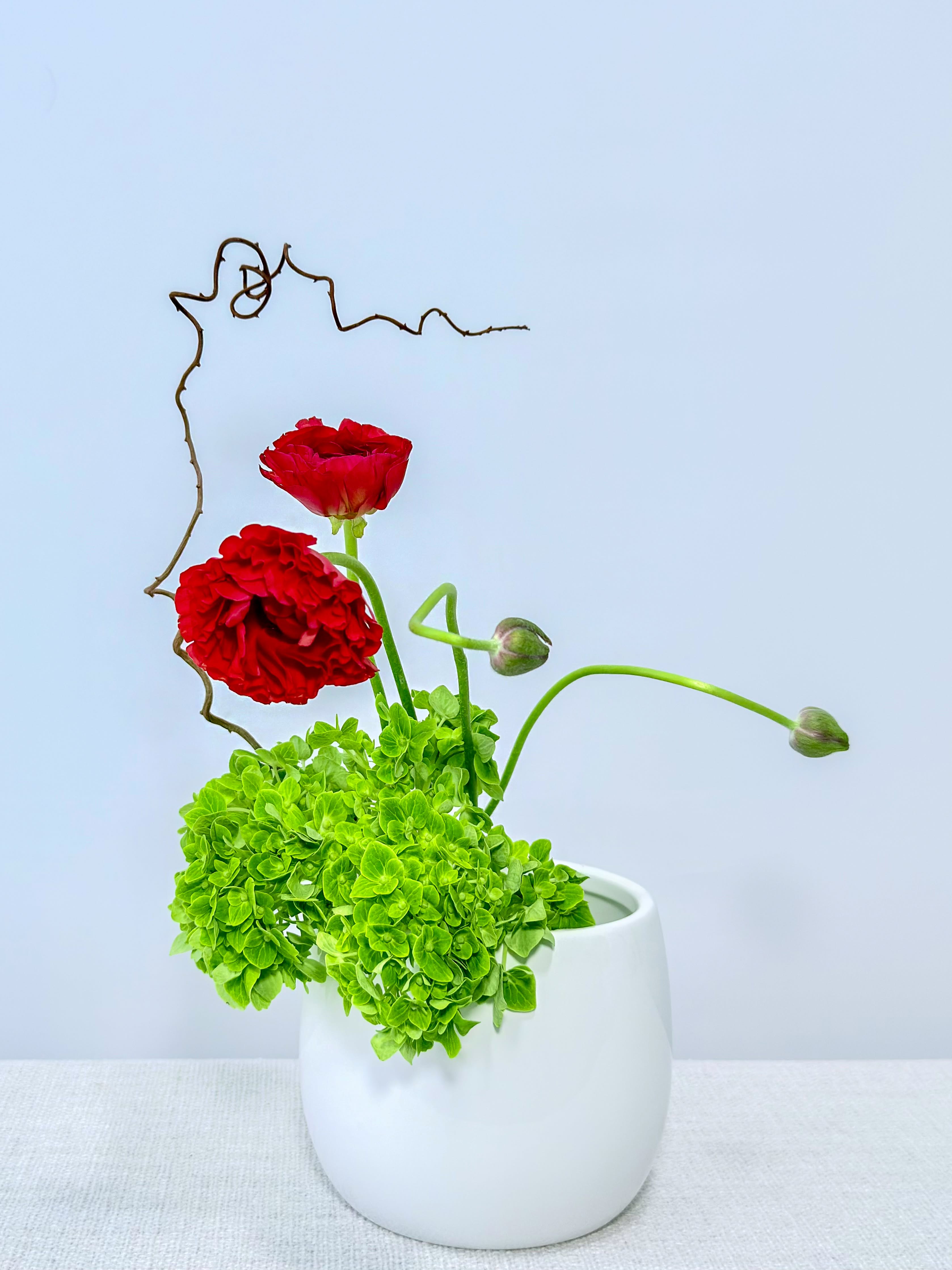 Ikebana arrangement that quietly influence your appetite