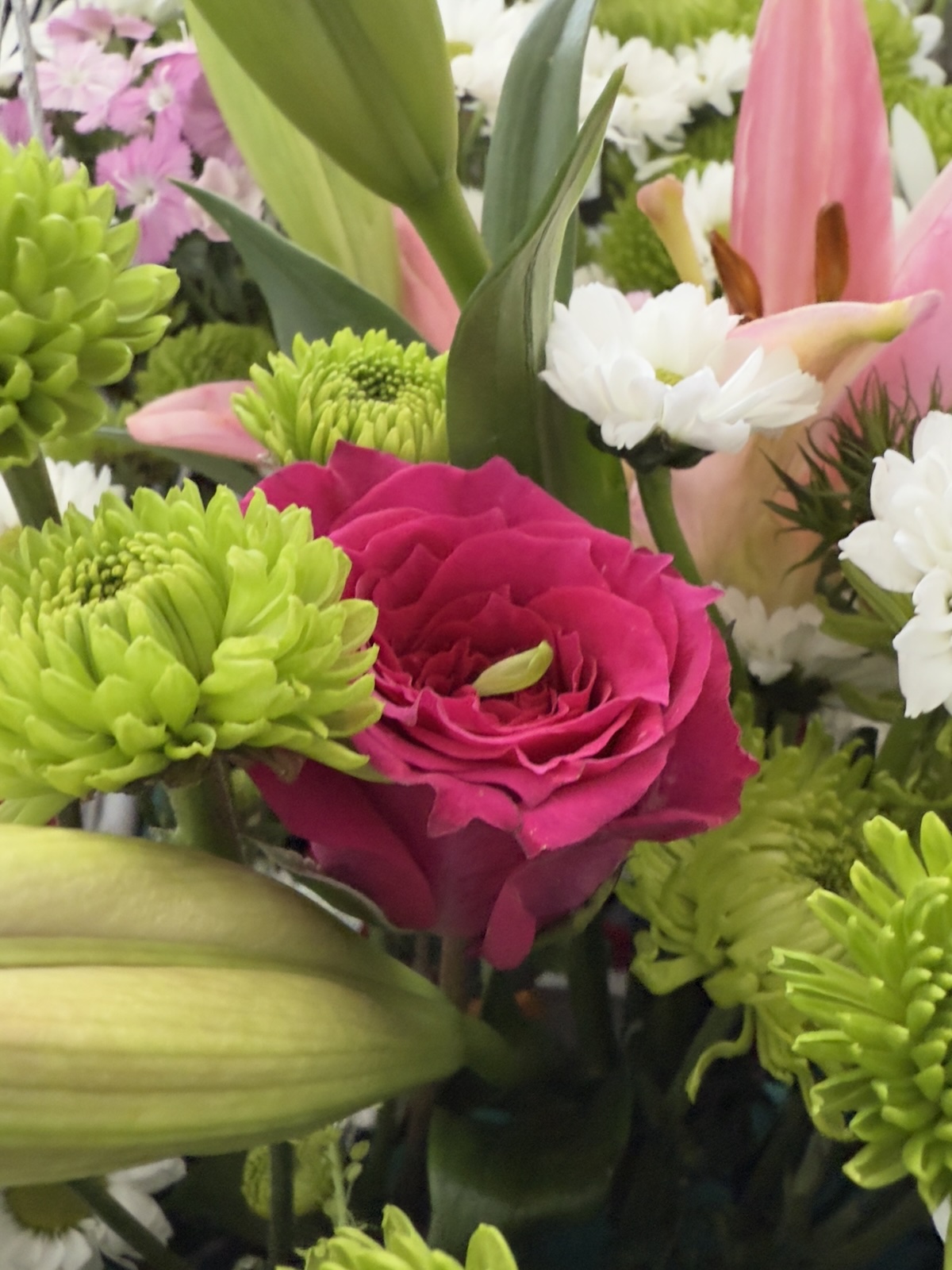 A calming Ikebana flower arrangement highlighting its therapeutic benefits for residents in retirement communities.